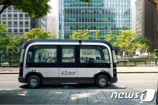 포티투닷이 서울 청계천 일대에서 운영 중인 자율주행버스 모습.(포티투닷 제공)ⓒ 뉴스1