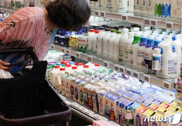 30일 서울 시내 한 백화점 마트에 진열된 우유. 2023.8.30/뉴스1 ⓒ News1 허경 기자