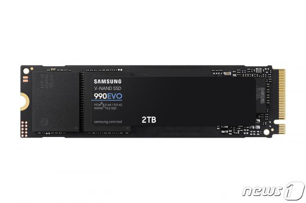 소비자용 SSD 신제품 '990 EVO'.(삼성전자 제공)