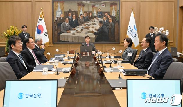 이창용 한국은행 총재가 22일 오전 서울 중구 한국은행에서 열린 금융통화위원회를 주재하고 있다. /뉴스1